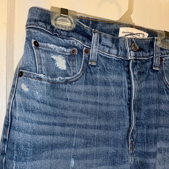 NWOT ABERCROMBIE & FITCH High Rise Mom Jean in Medium Wash Size 28/6R - Picture 9 of 11